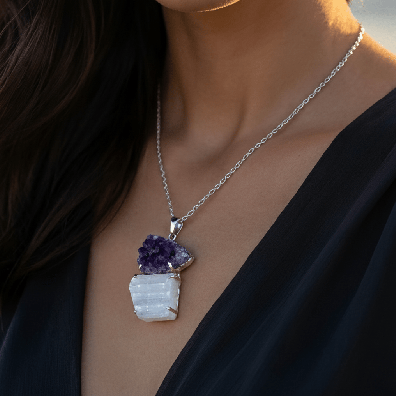 Φωτογραφία από Κολιέ με Αμέθυστο και Σεληνίτη 