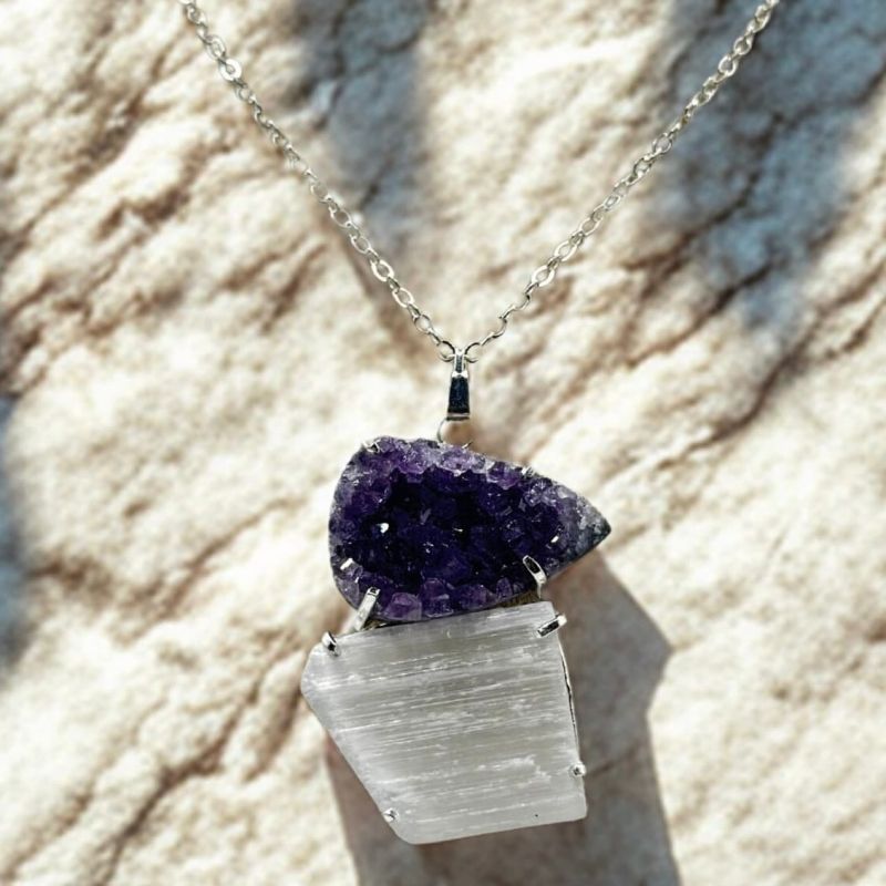 Φωτογραφία από Κολιέ με Αμέθυστο και Σεληνίτη 